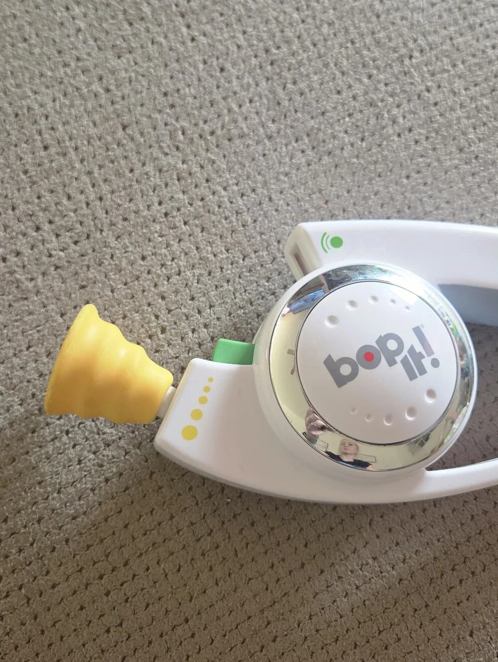 Bop It! Electronic Handheld Game White Shout Twist Pull Hasbro 2008 Tested Works